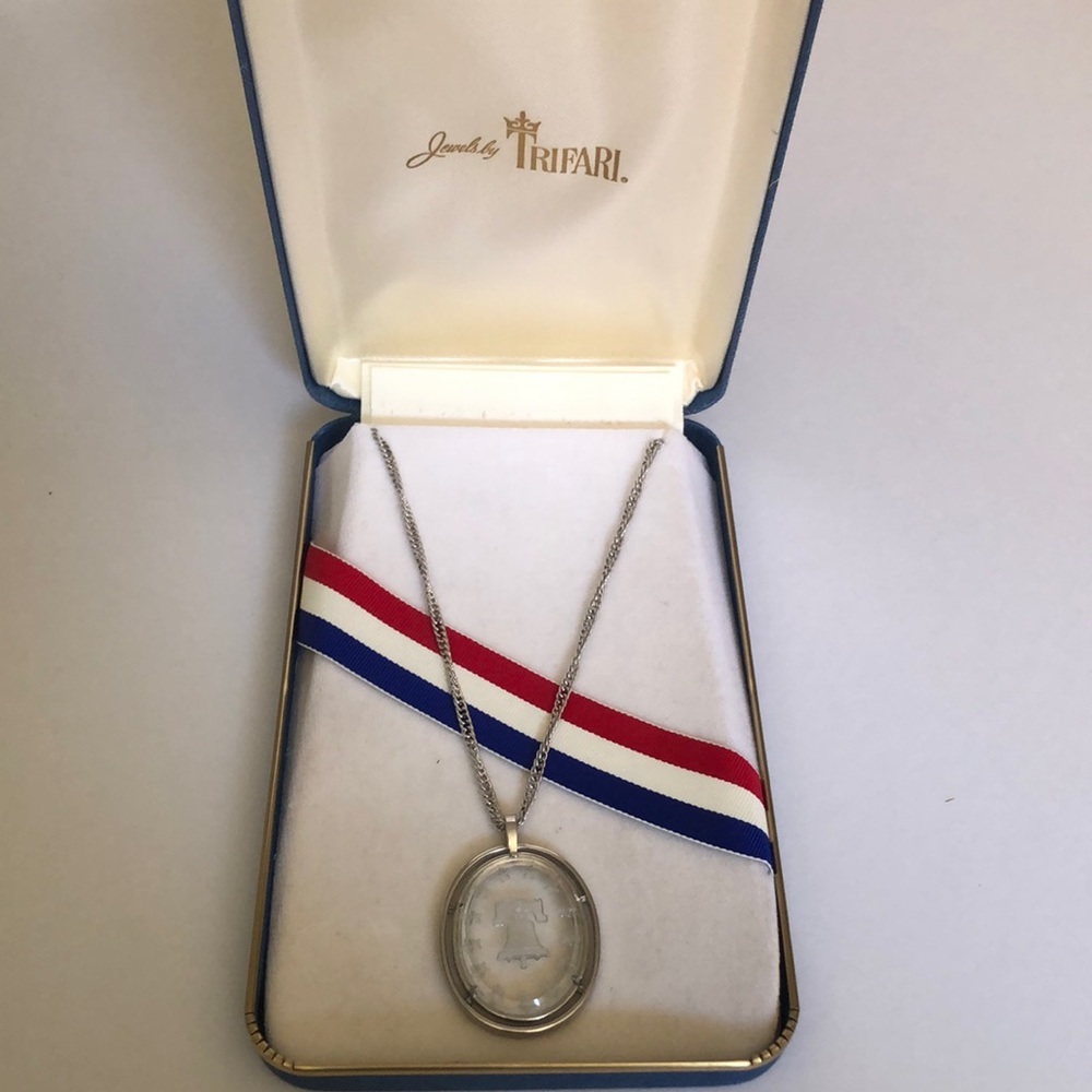 Vintage crown Trifari liberty bell glass etched pendant necklace